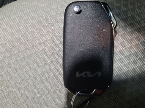 Used 2025 Kia Soul LX image 32