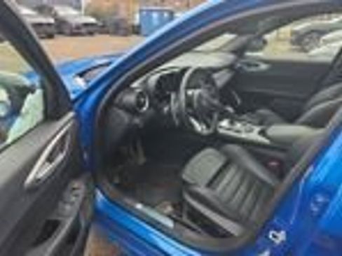 Used 2023 Alfa Romeo Giulia Veloce image 3