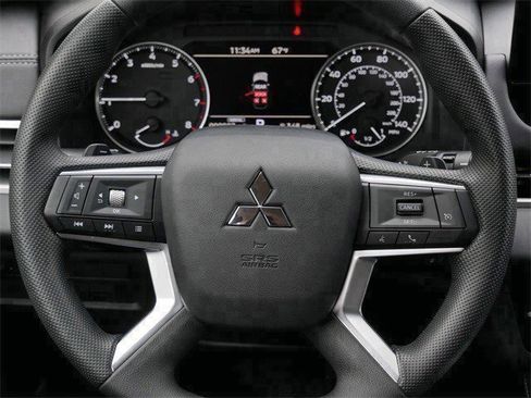 New 2025 Mitsubishi Outlander ES image 8