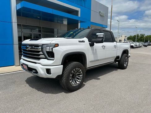 Used 2024 Chevrolet Silverado 2500 High Country w/ High Country Premium Package AWD/4WD image 1