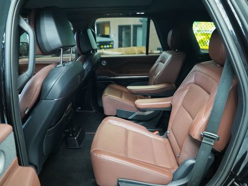 Used 2025 Lincoln Navigator Reserve AWD/4WD image 29