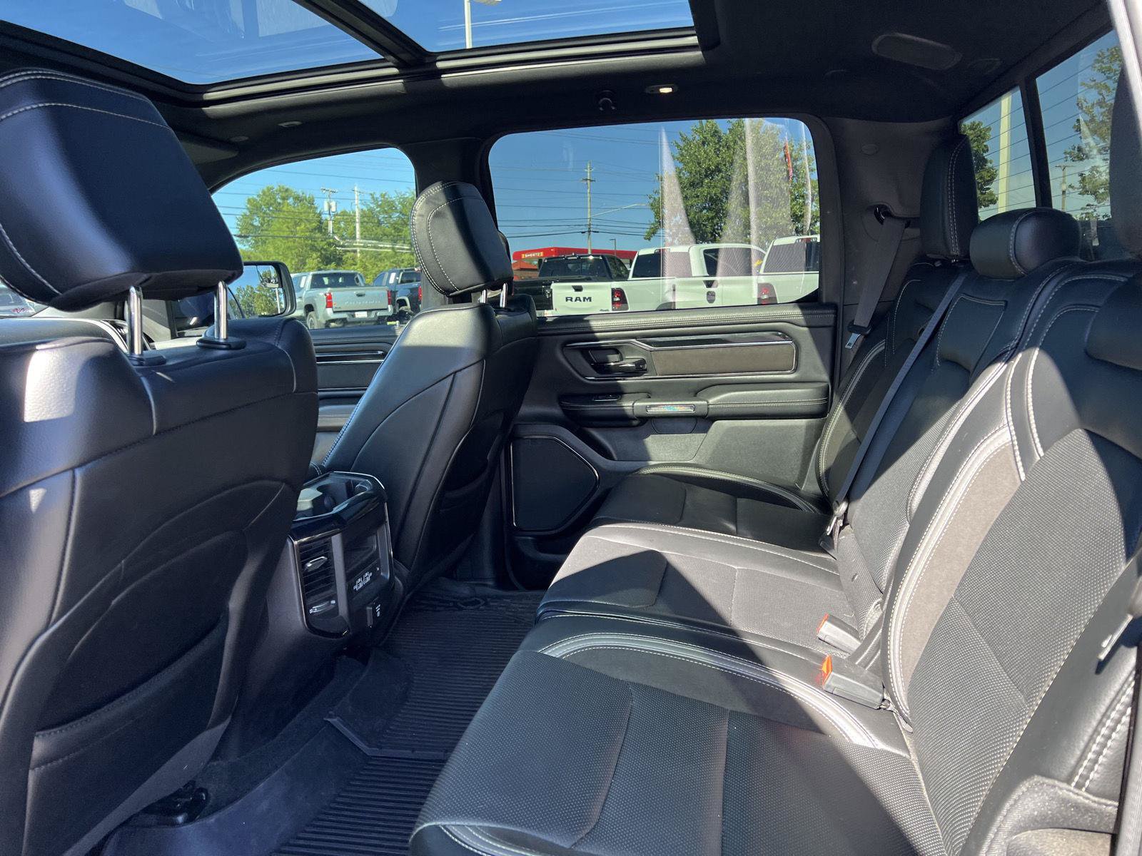 Used 2022 RAM 1500 Laramie AWD/4WD image 14