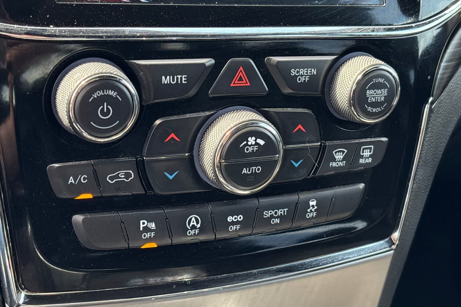 Used 2020 Jeep Grand Cherokee Altitude AWD/4WD image 38