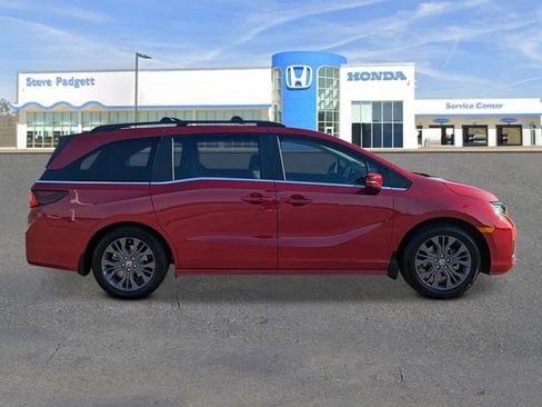 New 2026 Honda Odyssey Touring image 7