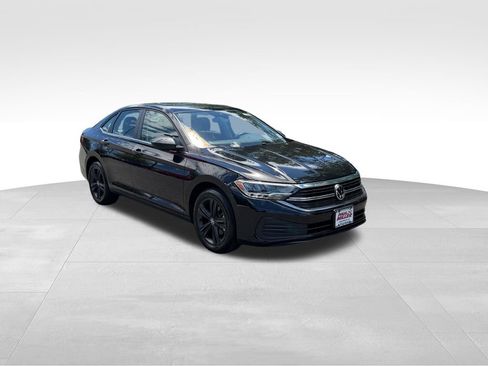 Used 2023 Volkswagen Jetta SE FWD image 4