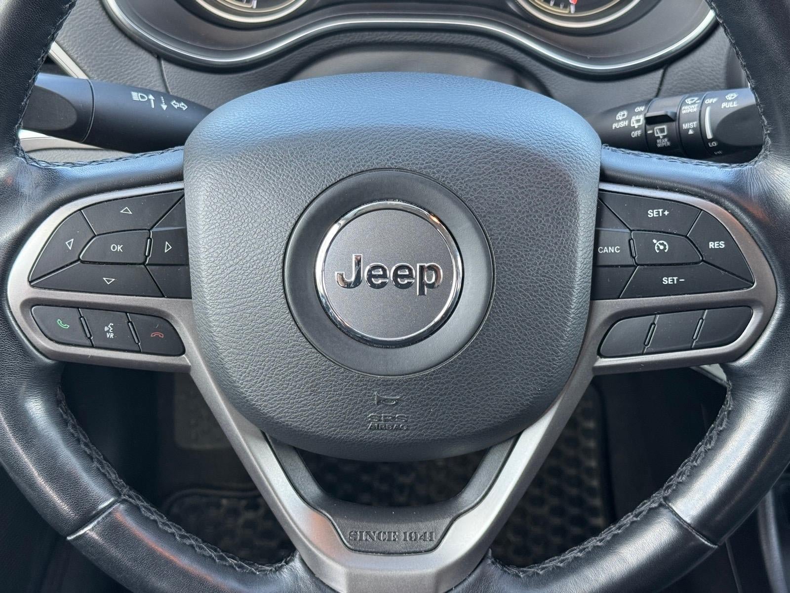 Used 2020 Jeep Cherokee Latitude w/ Cold Weather Group AWD/4WD image 8