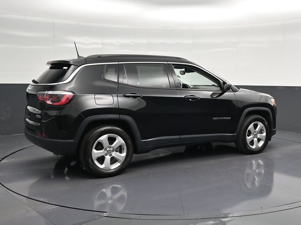 Used 2019 Jeep Compass Latitude FWD image 3