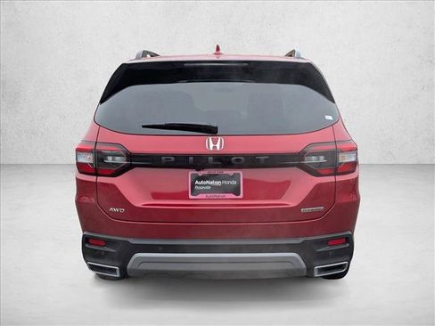 New 2025 Honda Pilot Touring image 7