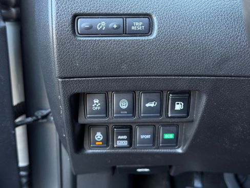 Used 2018 Nissan Rogue SL AWD/4WD image 18