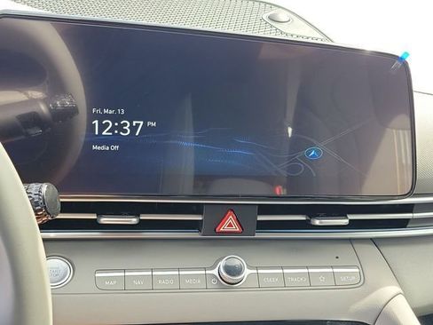 Certified 2025 Hyundai Elantra SEL FWD image 9