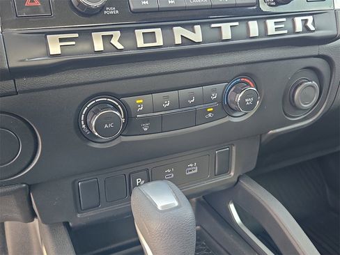 Used 2025 Nissan Frontier SV image 20