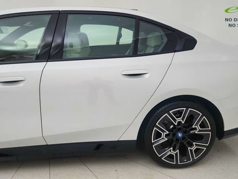 Used 2024 BMW i5 eDrive40i w/ Executive Package RWD image 4