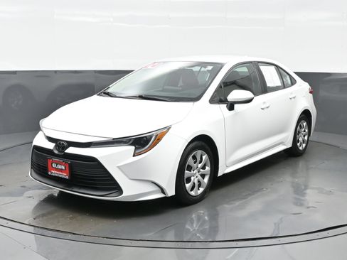 Used 2024 Toyota Corolla LE FWD image 2