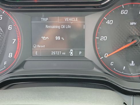 Used 2024 Chevrolet Trax RS w/ Sunroof Package FWD image 25