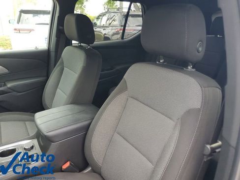 Used 2023 Chevrolet Traverse LT FWD image 18