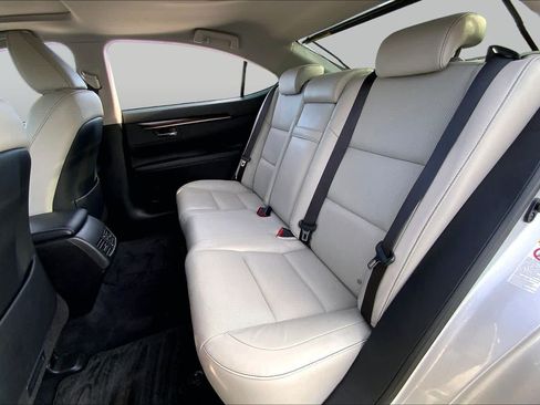Used 2013 Lexus ES 350 w/ Luxury Pkg FWD image 20
