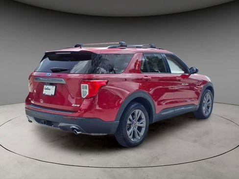 Used 2023 Ford Explorer XLT w/ Equipment Group 202A AWD/4WD image 9