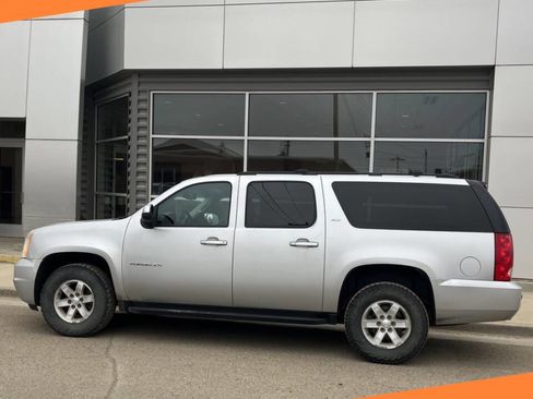 Used 2014 GMC Yukon XL SLT image 1