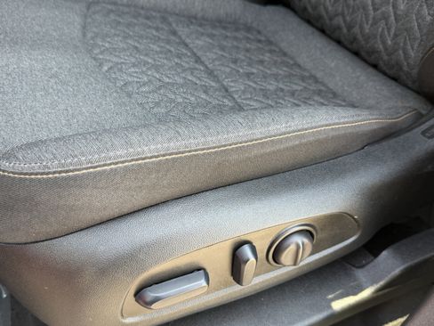 Used 2024 Chevrolet Equinox LT image 13