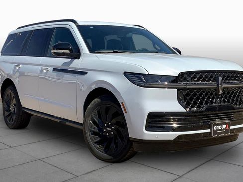 New 2026 Lincoln Navigator Reserve w/ Jet Appearance Package AWD/4WD image 2