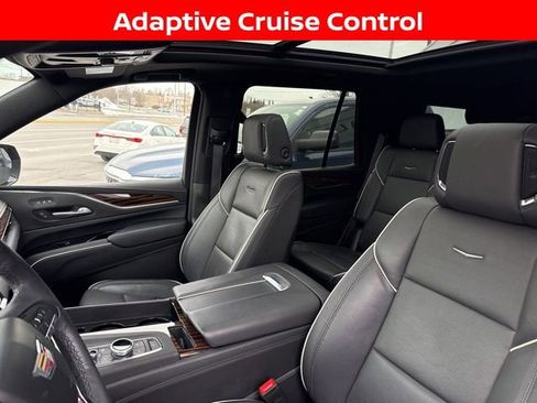 Used 2024 Cadillac Escalade Premium Luxury image 12