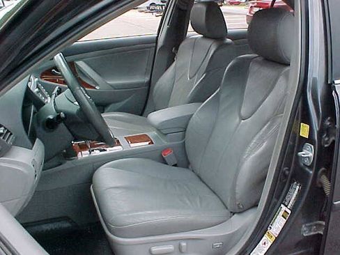 Used 2011 Toyota Camry XLE w/ SE/XLE Extra-Value Pkg FWD image 17