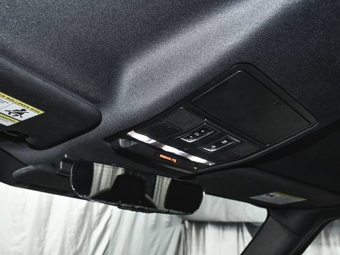 Used 2021 Land Rover Defender 90 X-Dynamic S AWD/4WD image 34