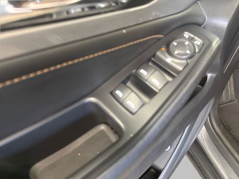 Used 2021 Chevrolet Traverse LT AWD/4WD image 19