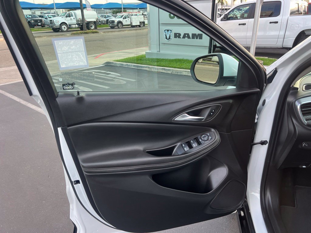 Used 2024 Buick Encore GX Sport Touring FWD image 17