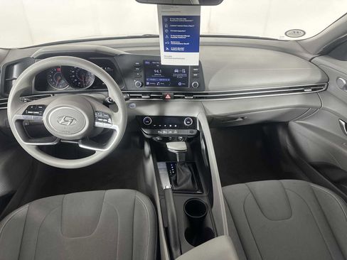 Used 2023 Hyundai Elantra SEL w/ Preferred Accessory Package image 13