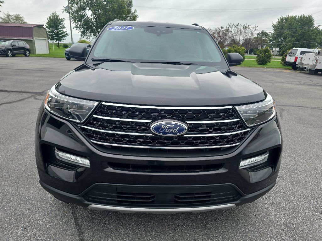 Used 2021 Ford Explorer XLT w/ Equipment Group 202A AWD/4WD image 3