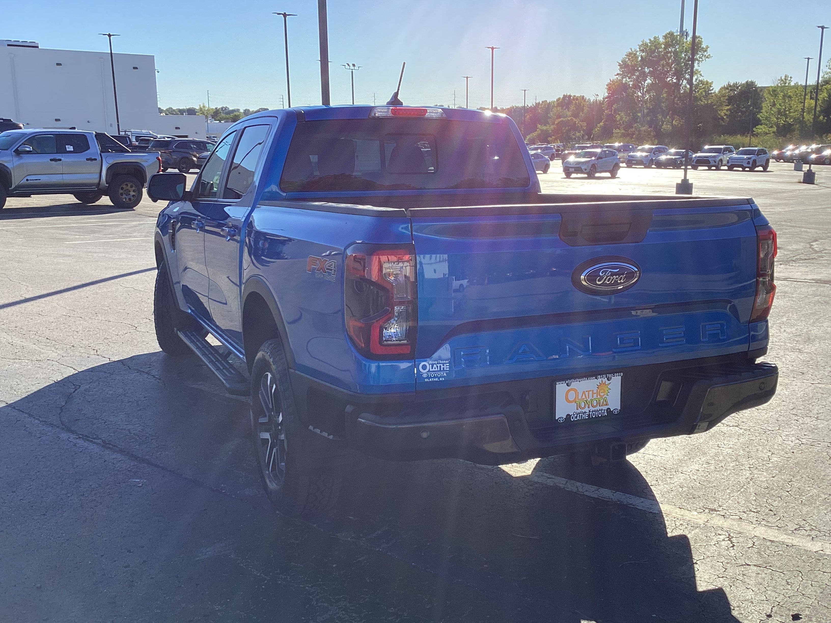 Used 2025 Ford Ranger Lariat w/ FX4 Off-Road Package AWD/4WD image 36