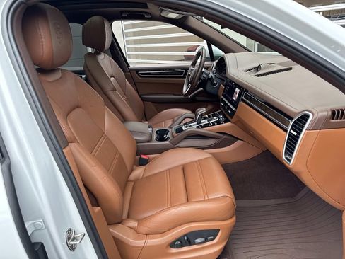 Used 2023 Porsche Cayenne S Platinum AWD/4WD image 9