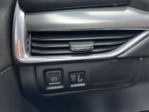 Used 2020 Cadillac XT4 Premium Luxury FWD image 19