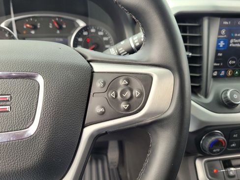 Used 2023 GMC Acadia SLT FWD image 23