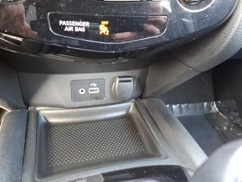 Used 2020 Nissan Rogue SV image 20