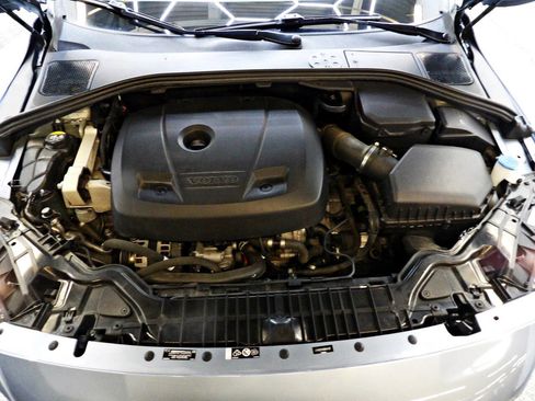 Used 2017 Volvo S60 T5 Inscription image 23