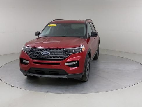 Certified 2023 Ford Explorer XLT w/ Equipment Group 202A AWD/4WD image 9
