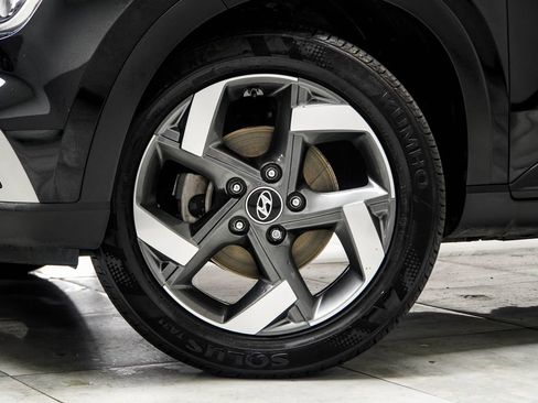 Used 2023 Hyundai Venue SEL image 3