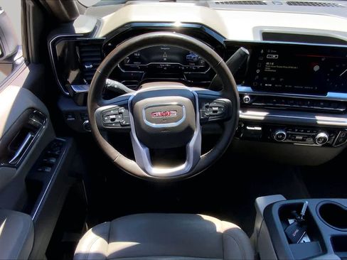 Used 2025 GMC Sierra 1500 SLT AWD/4WD image 6