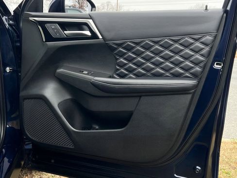 Used 2023 Mitsubishi Outlander SEL image 9