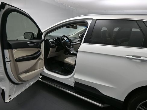 Certified 2020 Ford Edge Titanium FWD image 9