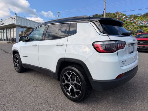 Used 2025 Jeep Compass Limited AWD/4WD image 4