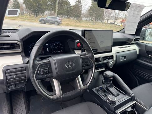 Used 2024 Toyota Tacoma TRD Off-Road image 4