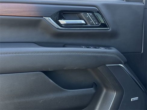 Used 2025 GMC Yukon XL Denali image 25