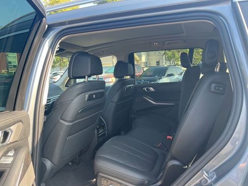 Used 2023 BMW X7 xDrive40i w/ Premium Package image 9