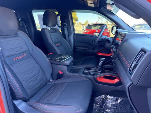 Used 2025 Nissan Frontier PRO-4X w/ Pro Convenience Package image 19