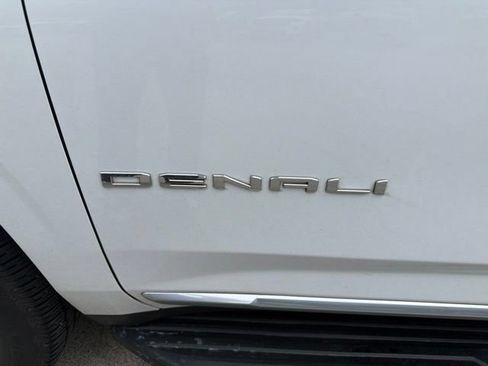Used 2023 GMC Yukon Denali AWD/4WD image 6