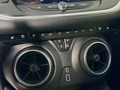 Used 2020 Chevrolet Blazer LT FWD image 17