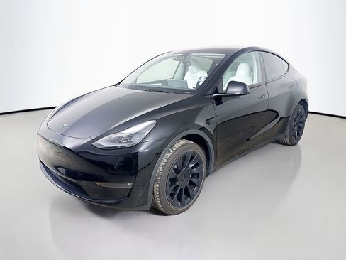 Used 2024 Tesla Model Y Long Range image 3